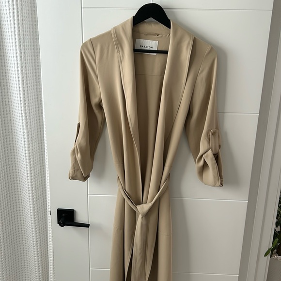 Babaton Kahlo Robe - Picture 4 of 12